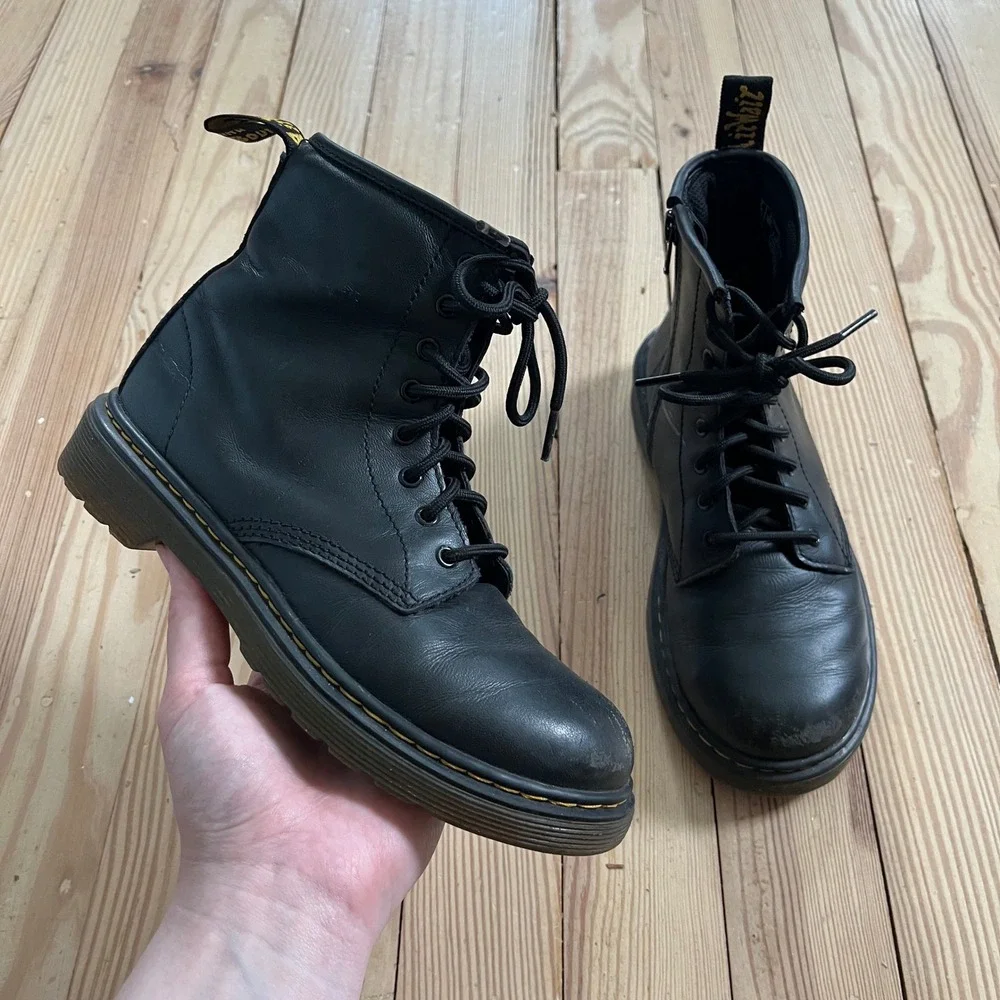 Dr. Martens Delaney Black Leather Lace Up Side Zip Ankle Combat Boots Youth sz 3
